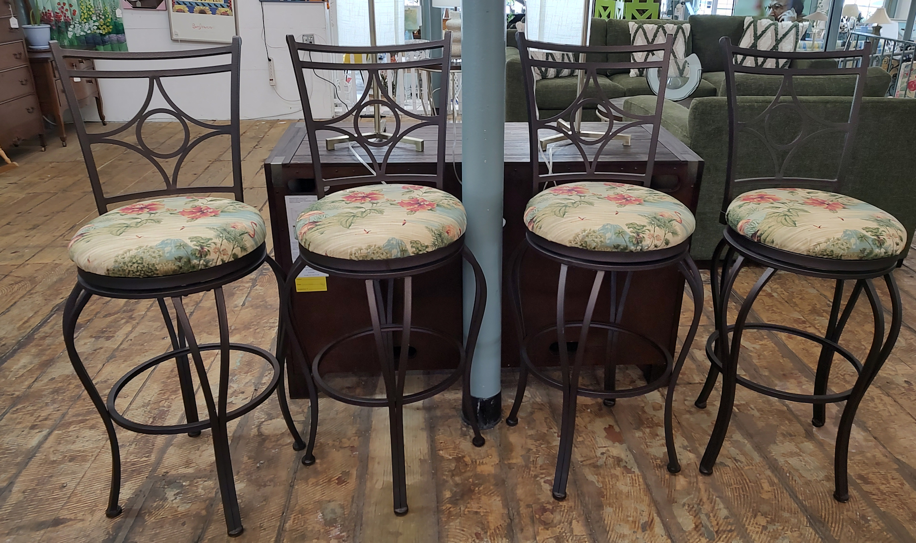 KT0111-4-barstools-flamingos